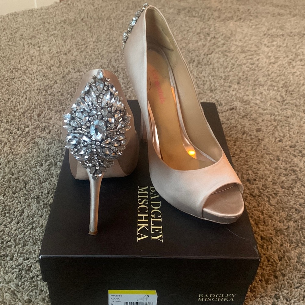 Nude Badgley Mischka Jewel back Heels